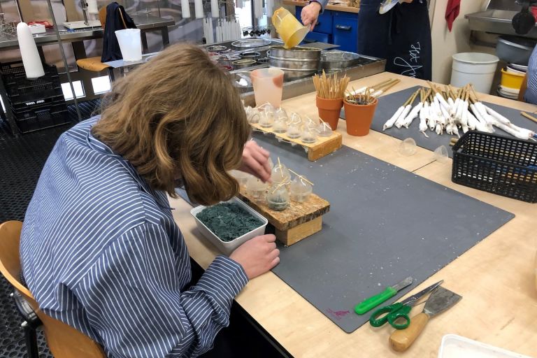 Begeleider werken dagbesteding en leren intensieve zorg